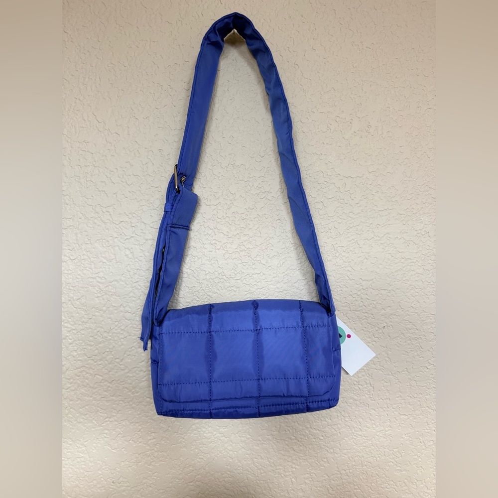 NWT PUFFER CROSSBODY, VIBRANT BLUE